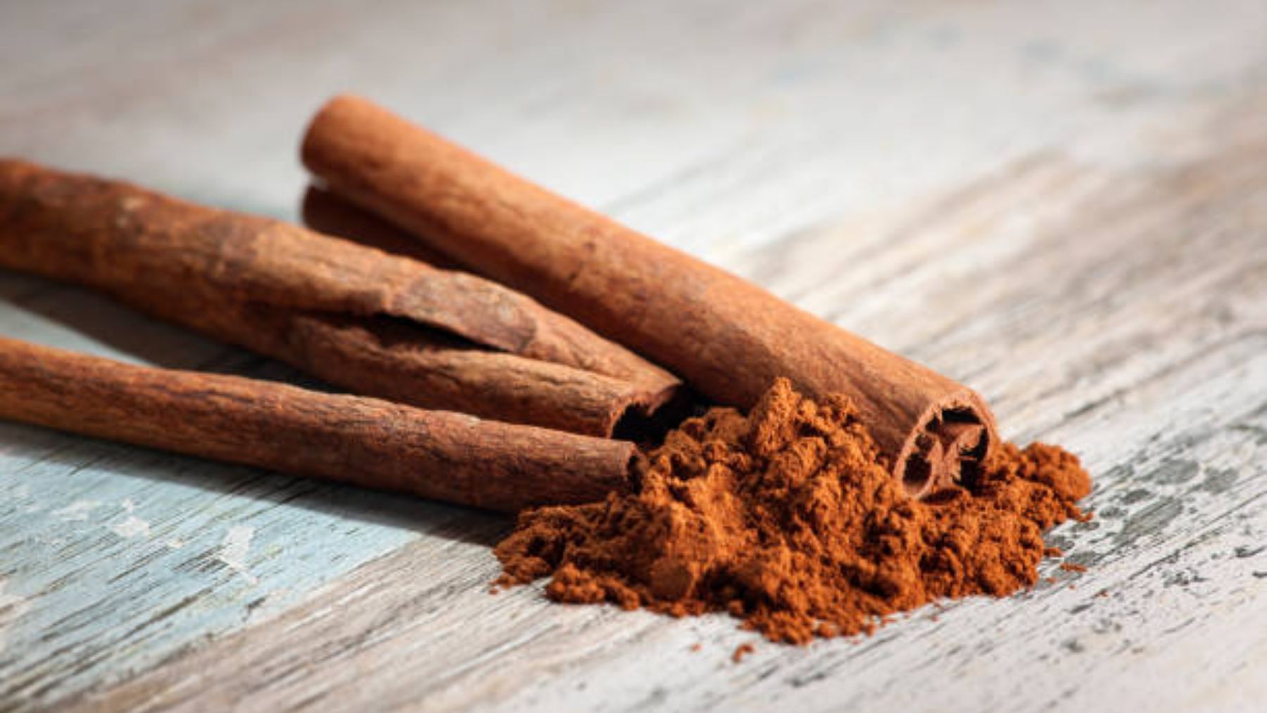 El truco de la canela para proteger las plantas de las plagas