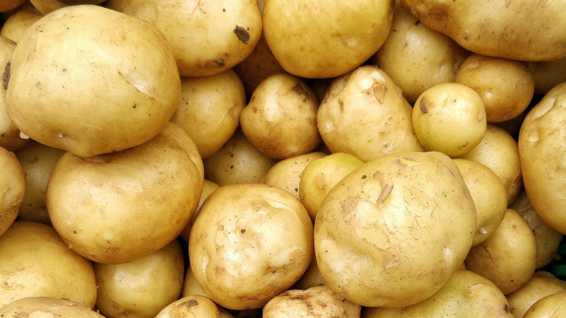 El truco de la patata para limpiar los cristales sin que quede una sola marca