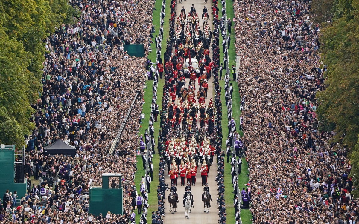 El último adiós a Isabel II: féretro llega al castillo de Windsor para su entierro