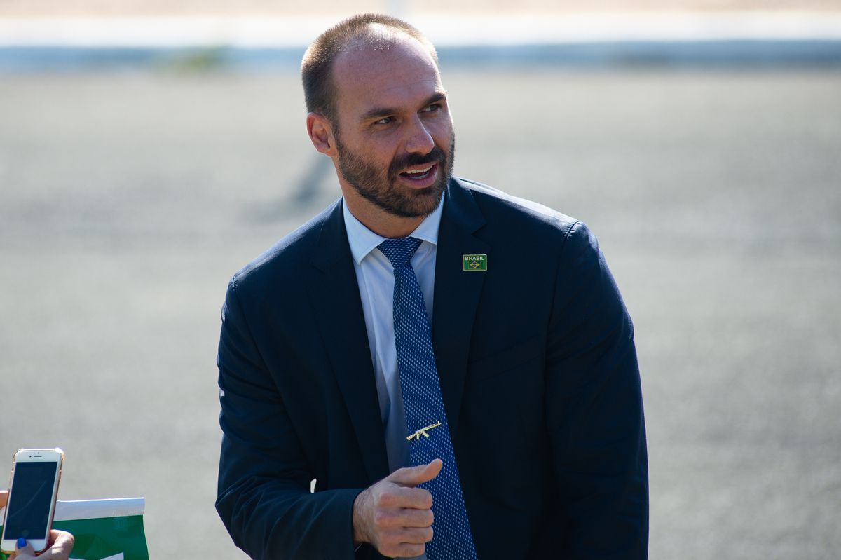 El último impulso de los Bolsonaro se juega en las redes sociales