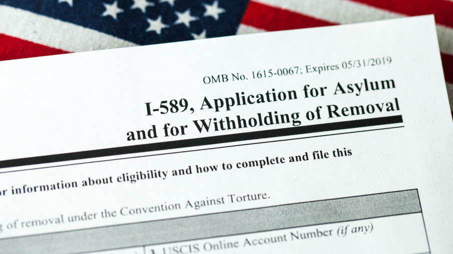 Eliminan espera de solicitantes de asilo para pedir permiso de trabajo