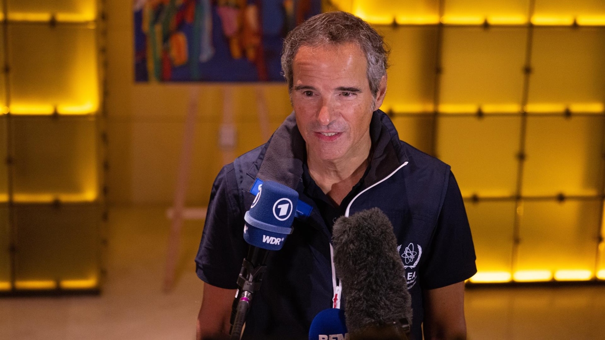 En medio de combates, equipo de expertos en energía atómica ingresa a central nuclear ucraniana