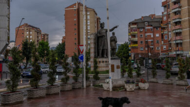 En un rincón de Kosovo, los vítores siguen resonando por Putin