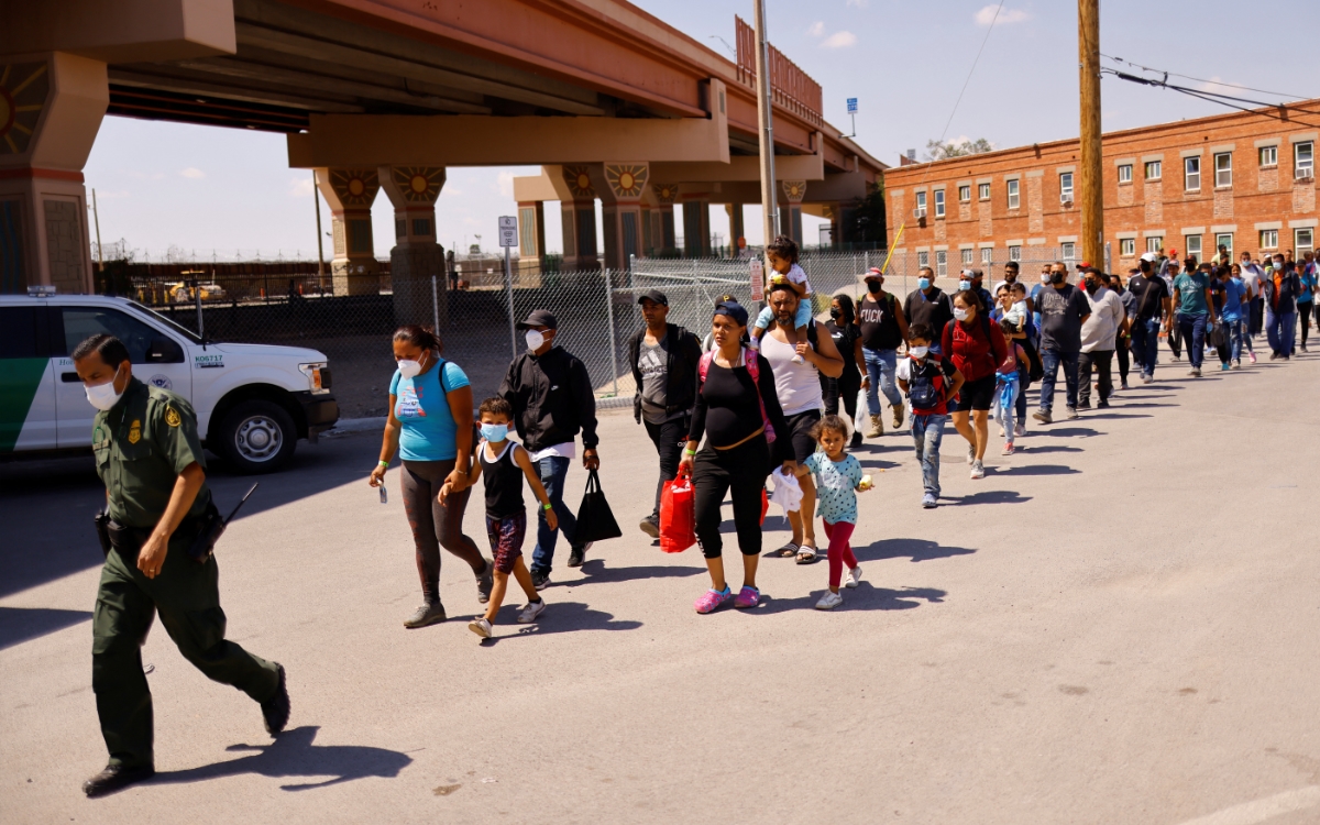 Escondidos en maletas y tanques de agua, migrantes buscan llegar a EU