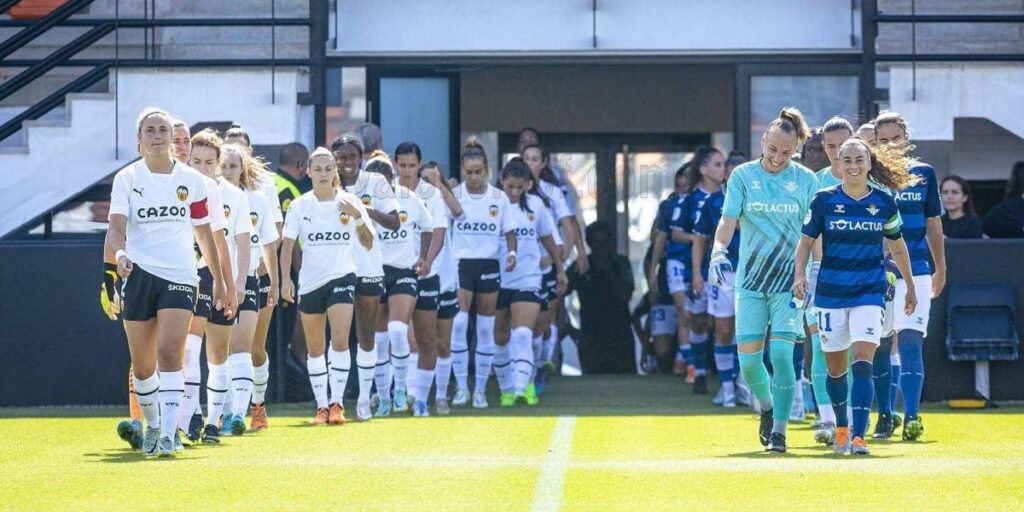 Esperpéntica jornada inaugural de la Primera Femenina
