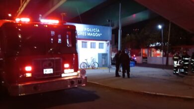 Explosión por 'artefacto casero' lesiona a dos uniformados en estación de policía en CDMX