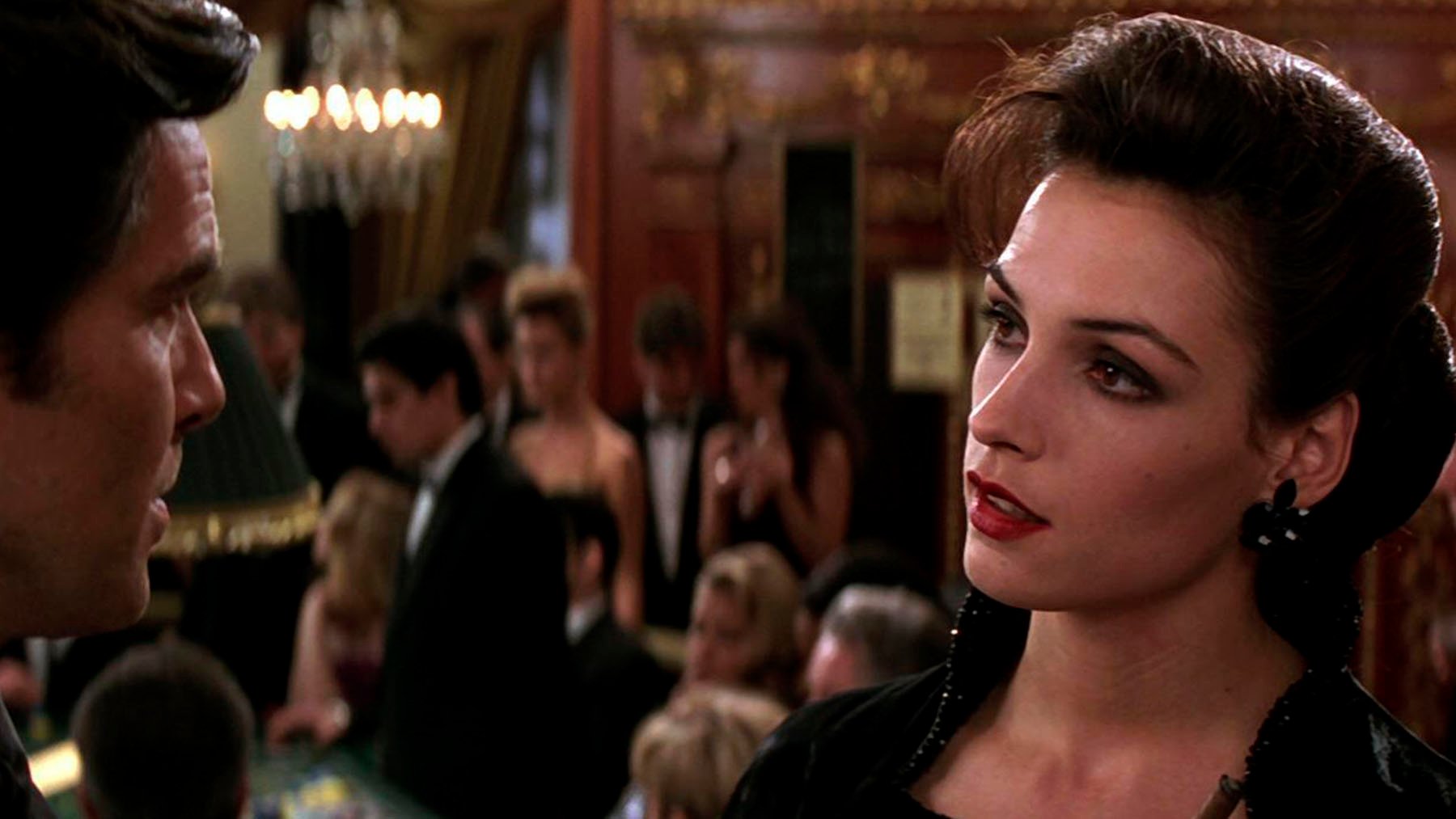 Famke Janssen habla sobre la fama desués de ‘GoldenEye’: «me echaron a los lobos»