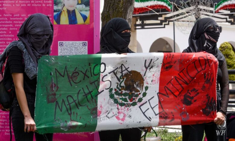 Feministas dan ‘El Otro Grito’ contra violencia machista en Toluca