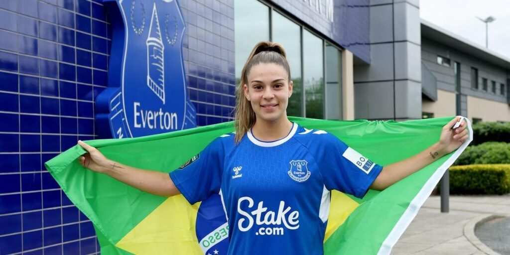 Gio Queiroz, presentada por el Everton