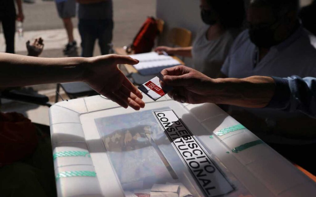 Gobierno y oposición de Chile acuerda iniciar un nuevo proceso constituyente asesorado por un comité de expertos