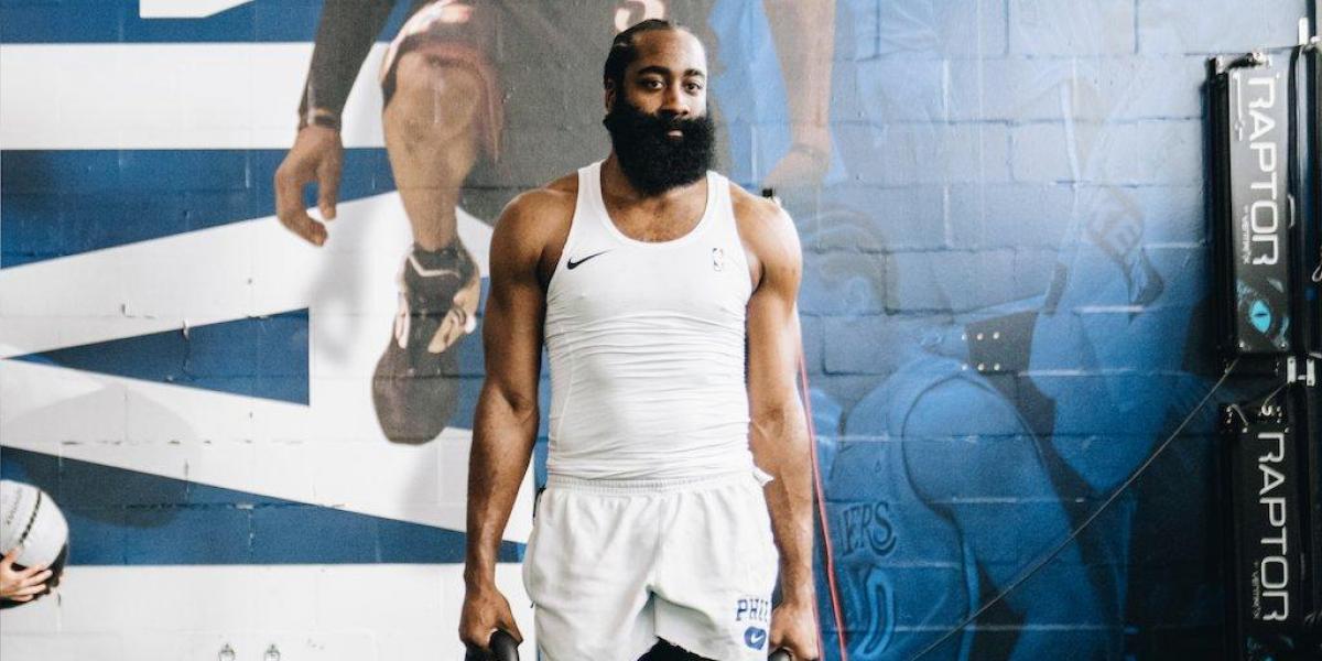 Harden reaparece con un físico envidiable