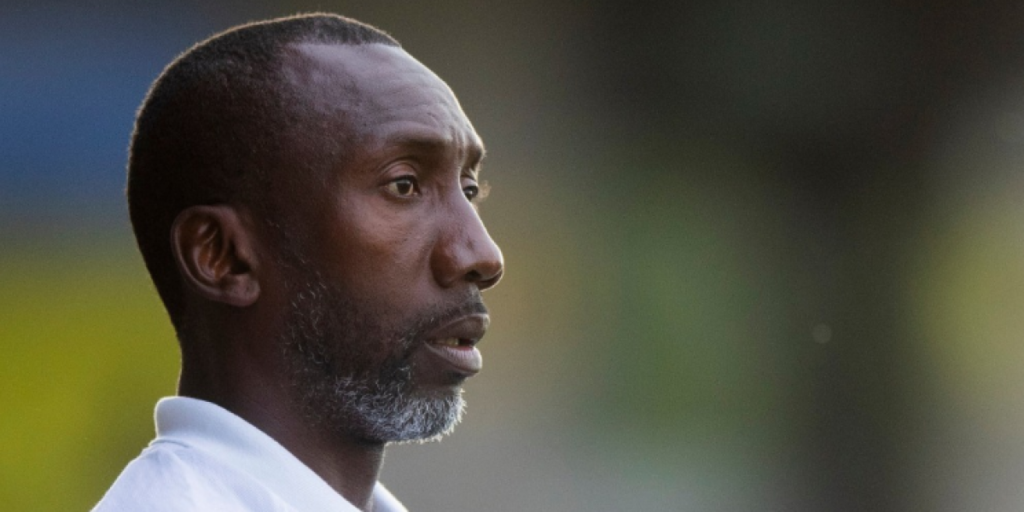 Hasselbaink dimite como entrenador del Burton Albion