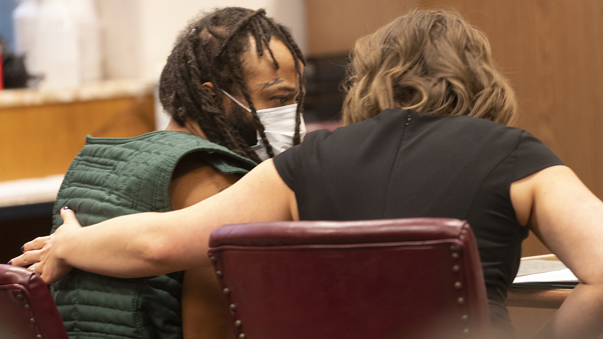 Hombre quiere defenderse en su juicio sobre mortal ataque en desfile en Wisconsin