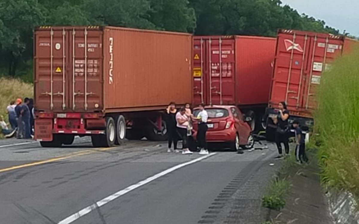 Identifican a los 7 fallecidos por carambola en autopista Siglo XXI de Michoacán; 3 son menores