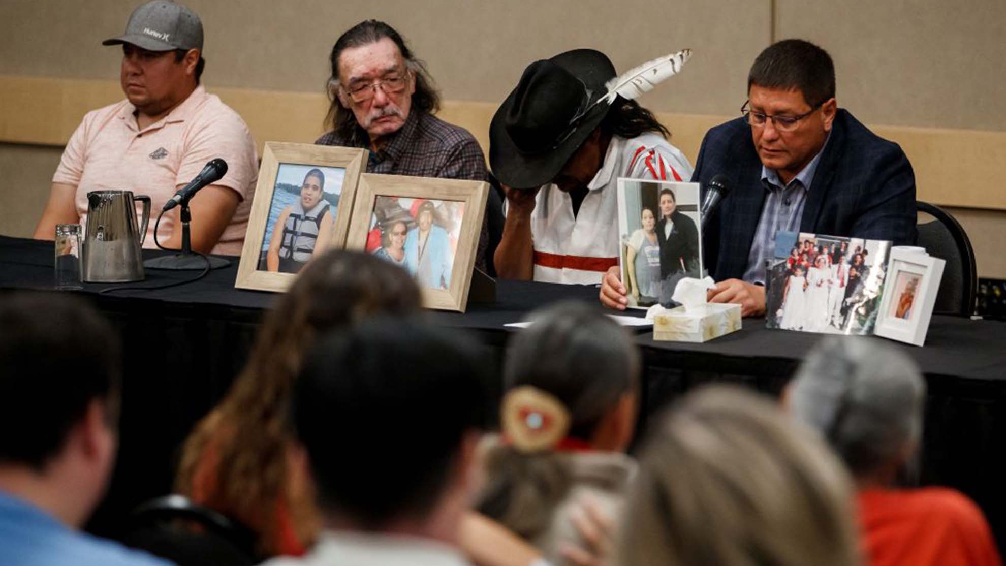 Identifican víctimas mortales de ataque en Canadá; sospechoso sigue prófugo