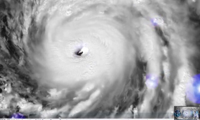 Imágenes satelitales muestran rayos dentro del huracán Ian mientras va contra Florida