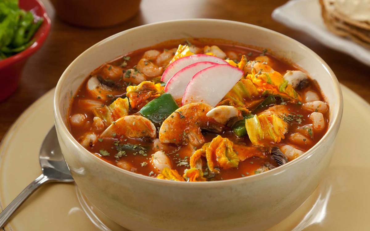 Inflación le pega a las fiestas patrias: pozole, pambazos y demás antojitos se encarecieron en 83%