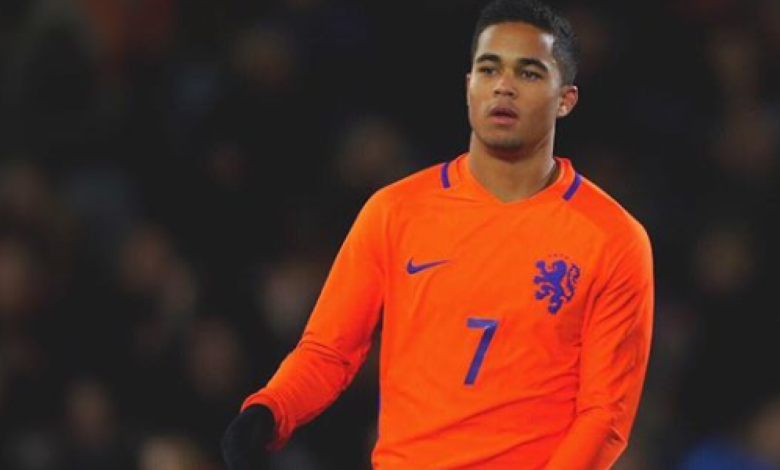 Inglaterra niega el permiso de trabajo a Justin Kluivert