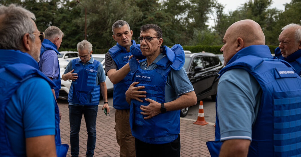 Inspectores de la ONU se preparan para el segundo día de evaluación de riesgos en planta nuclear