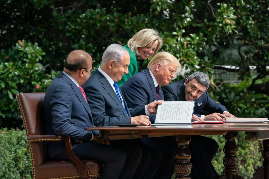 Israel y tres países árabes estrechan con rapidez sus lazos militares y comerciales
