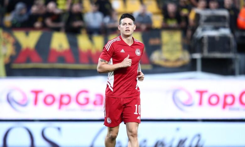 James debuta en Olympiacos con derrota