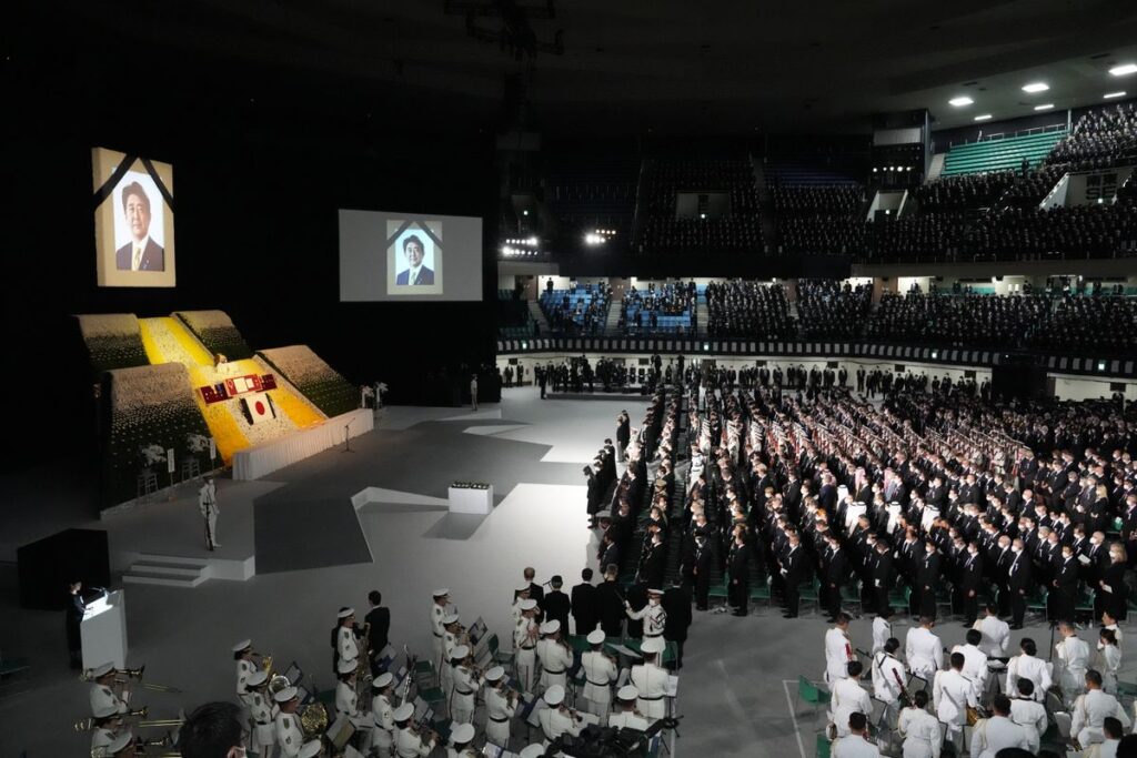 Japón despide a Shinzo Abe entre protestas por el elevado coste de la ceremonia