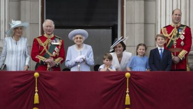 Joyas, sellos y 32.000 cisnes. Así se repartirá la herencia de lsabel II, una de las mujeres más ricas del mundo