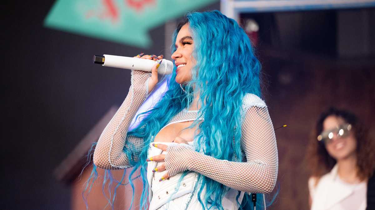 Karol G sufre accidente en Miami durante su concierto