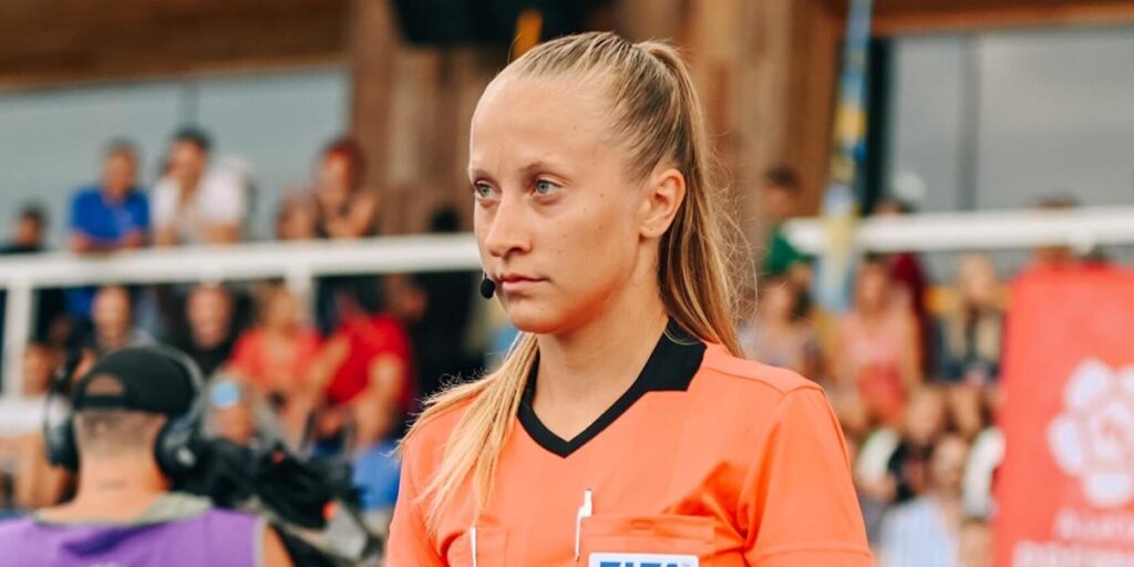 Karolin Kaivoja, una árbitra asistenta estonia en Anoeta