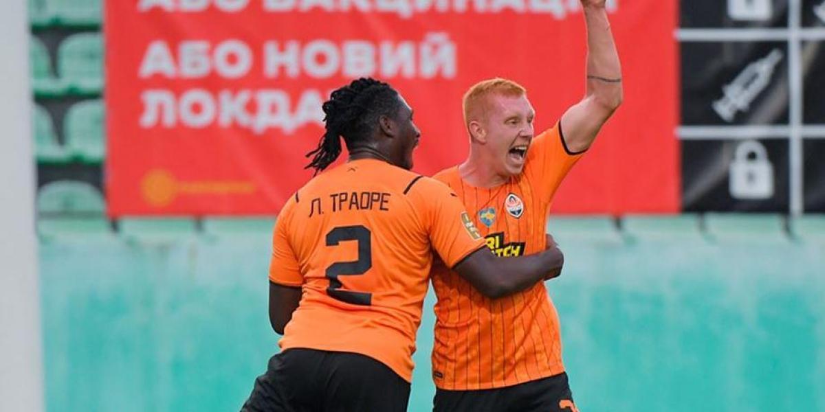 Konoplya da el trinfo al Shakhtar con diez
