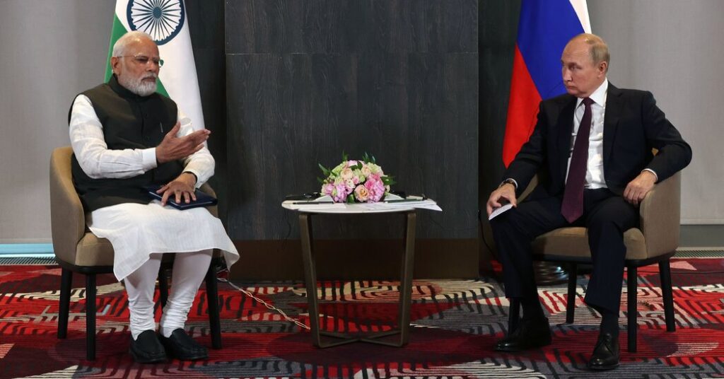 La Nueva India: Expansión de la Influencia en el Extranjero, Tensión de la Democracia en el Interior