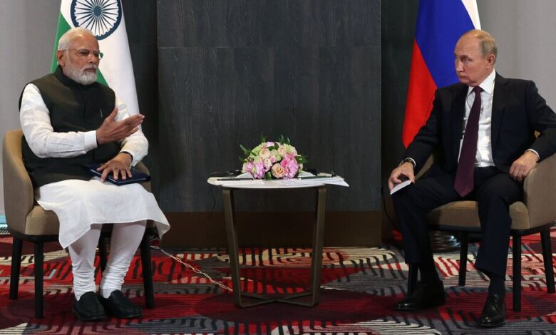 La Nueva India: Expansión de la Influencia en el Extranjero, Tensión de la Democracia en el Interior