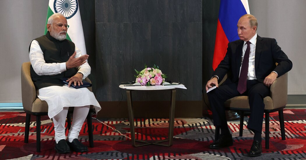 La Nueva India: Expansión de la Influencia en el Extranjero, Tensión de la Democracia en el Interior