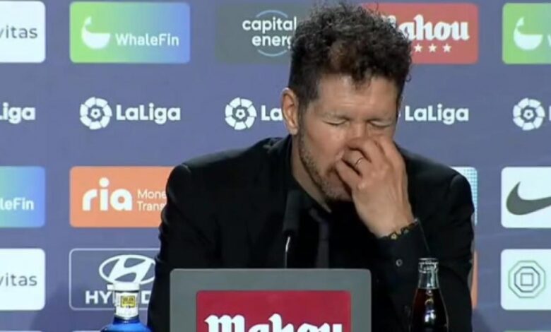 La actitud que denota el agotamiento de Simeone