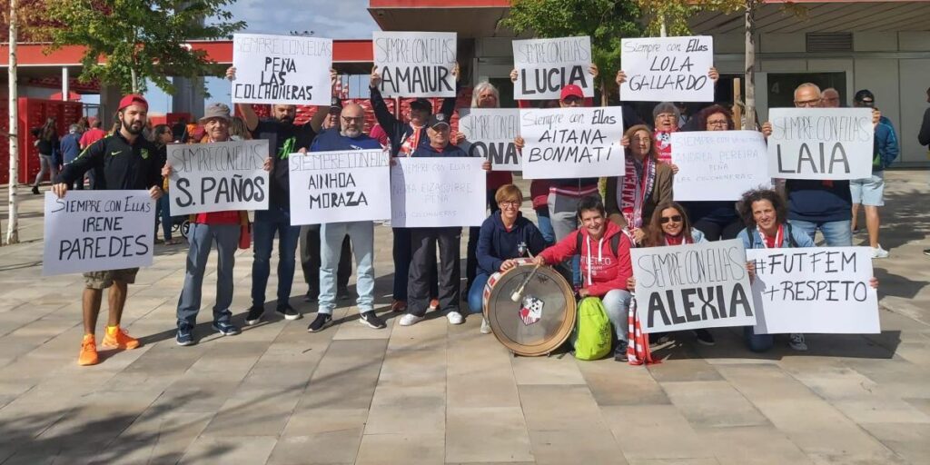 La afición del Atlético entona el 'Vilda Ciao'