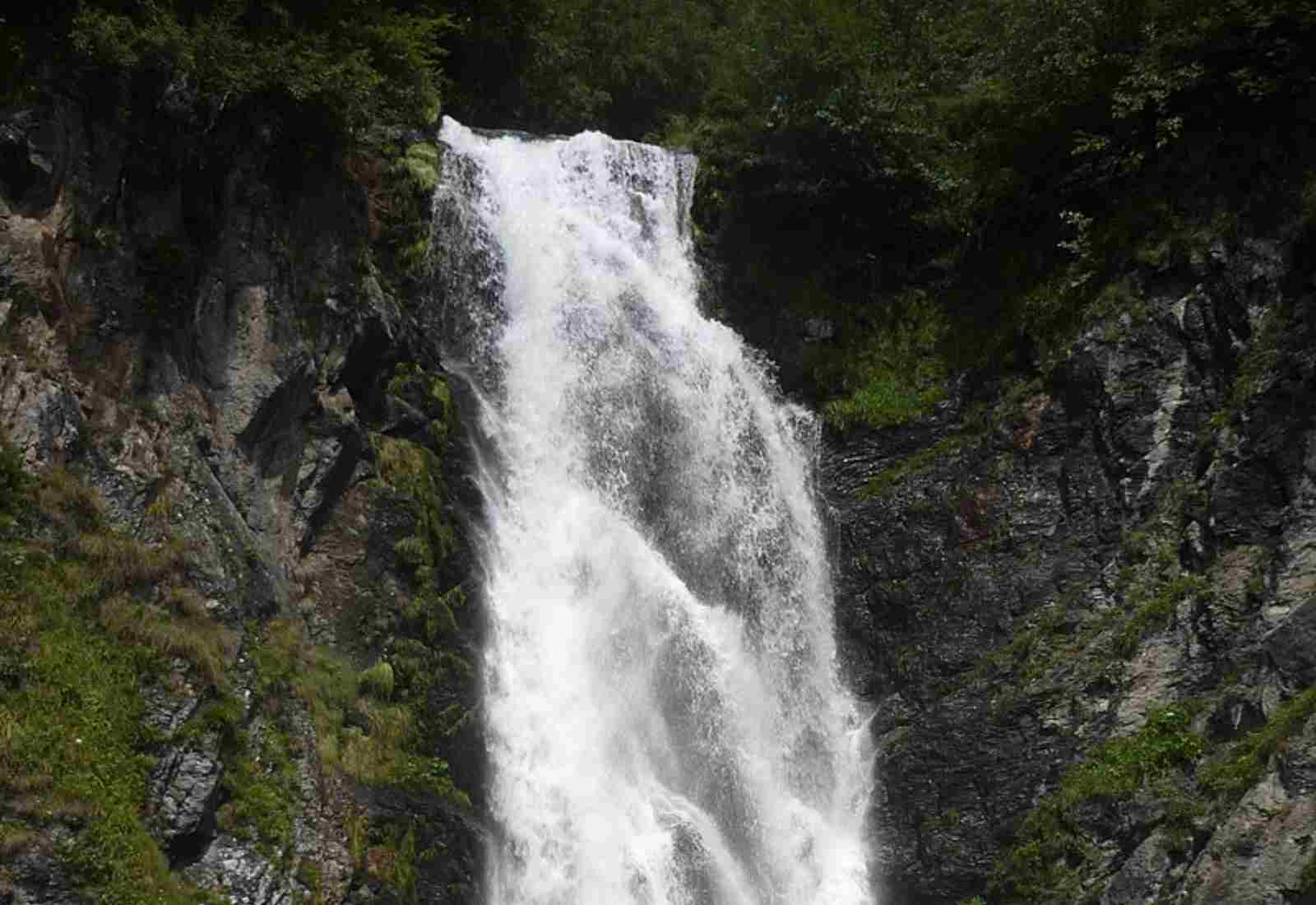 La cascada escondida de España que parece sacada de un cuento de Disney