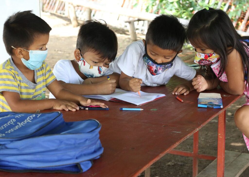 La complicidad en las escuelas de Ecuador silencia los abusos sexuales a niños