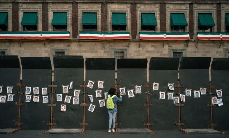 La guerra interna de la Fiscalía amenaza con descarrilar la investigación del ‘caso Ayotzinapa’