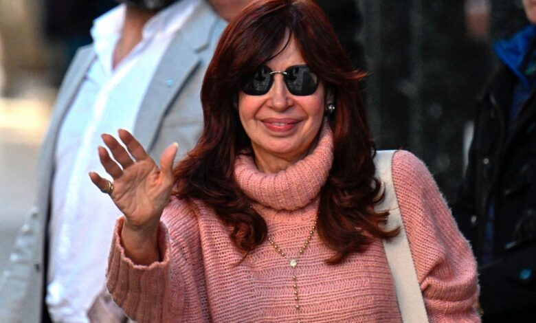 La justicia argentina reanuda el juicio por corrupción contra Cristina Kirchner tras el ataque