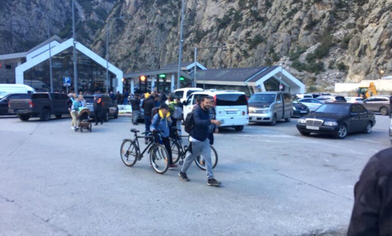 La movilización que Putin no quería: jóvenes que huyen del llamamiento a la guerra hasta en bicicleta