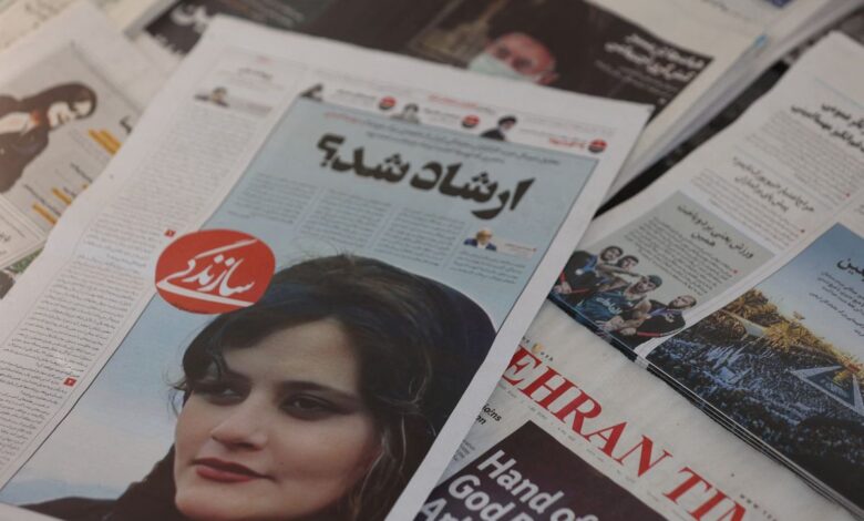 La muerte de una joven detenida por llevar mal el velo provoca una oleada de protestas en Irán
