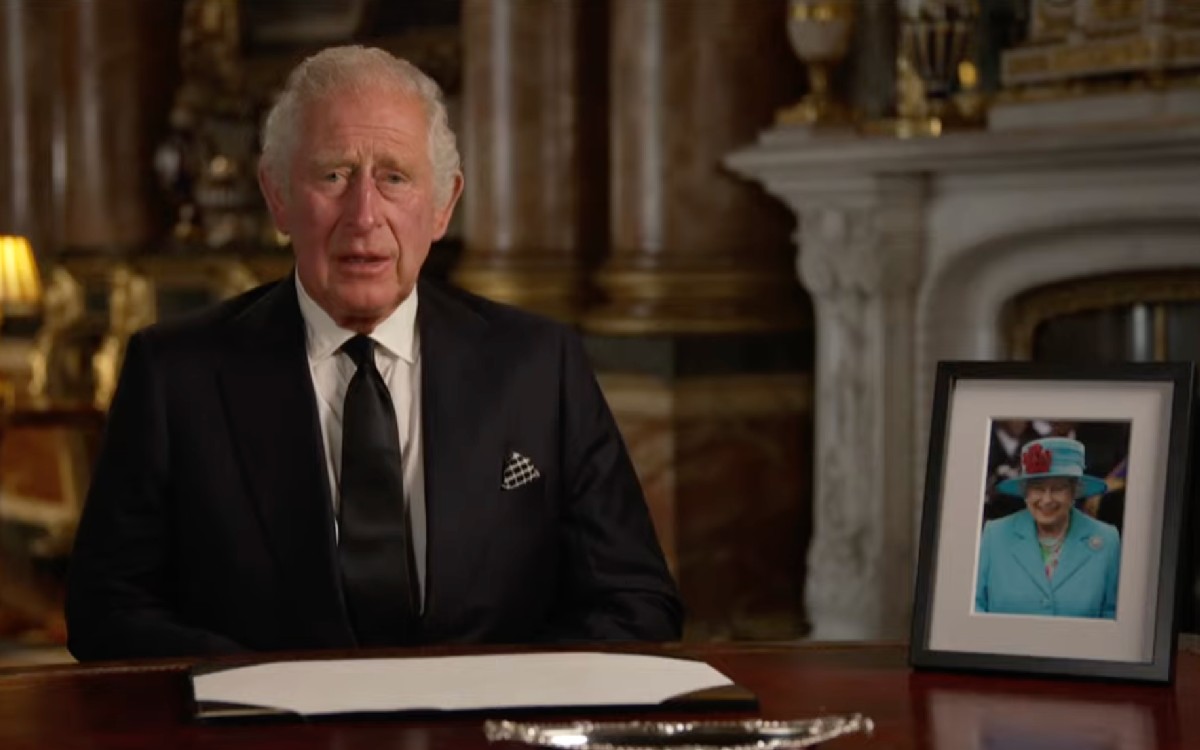 'La reina, mi querida madre, fue ejemplo para mí y mi familia': Carlos III en su primer discurso como rey | Video
