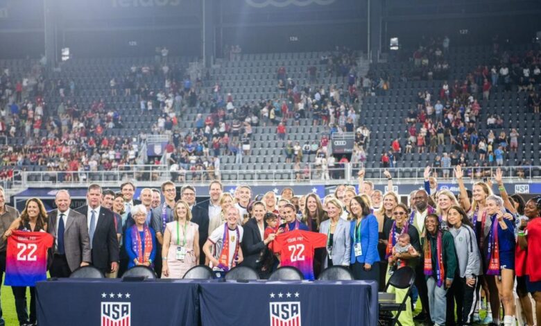 La selección femenina de Estados Unidos firma la igualdad salarial