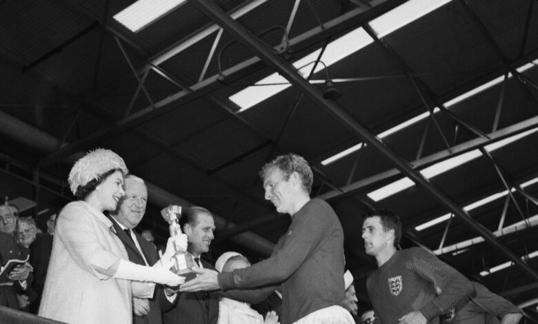 Lamenta Selección de Inglaterra el fallecimiento de Isabel II | Video