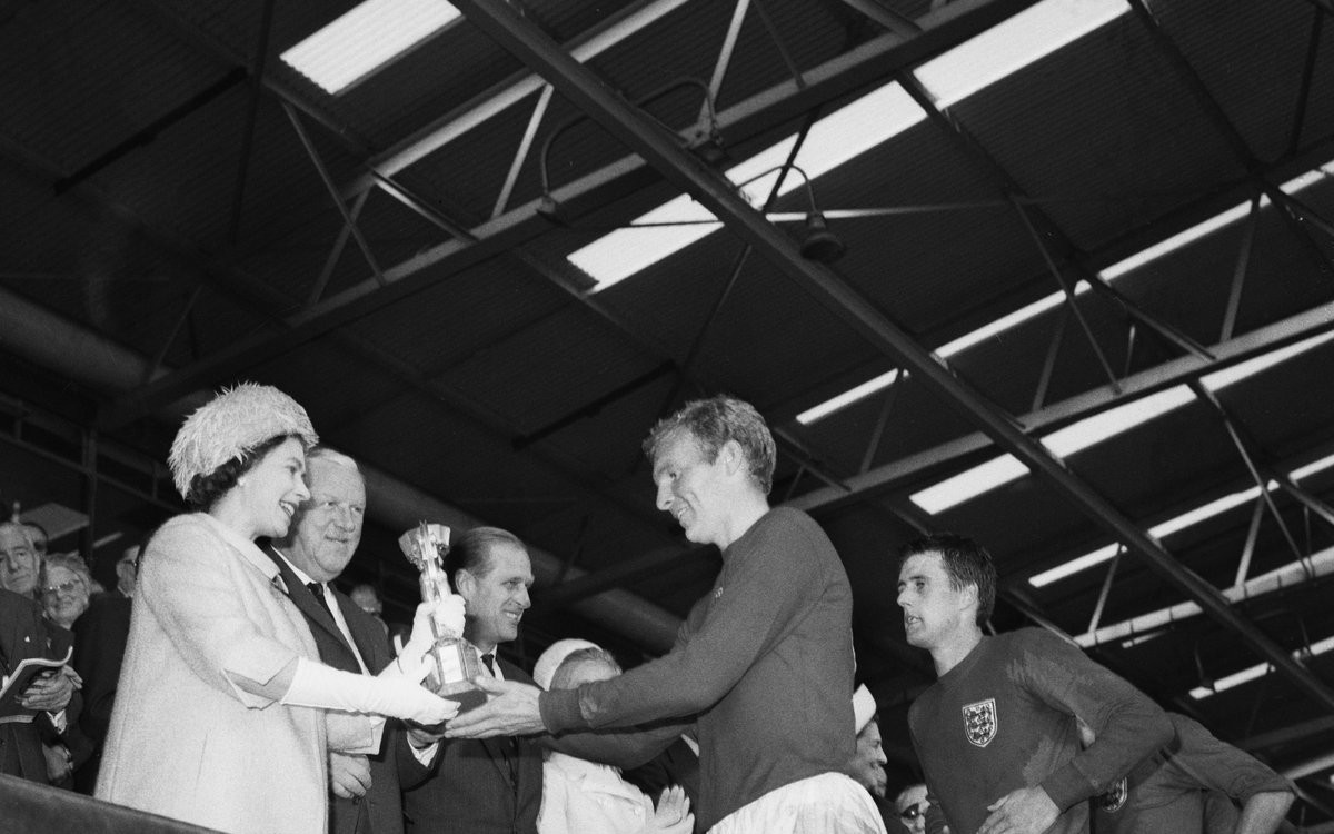 Lamenta Selección de Inglaterra el fallecimiento de Isabel II | Video