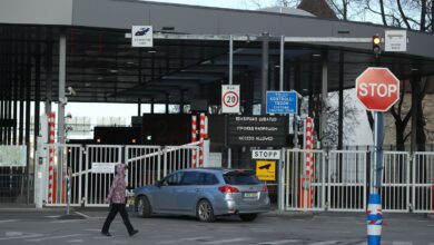 Las sanciones convierten los viajes desde Rusia en un privilegio: vuelos a 2.000 euros o dos días de autobús y tren