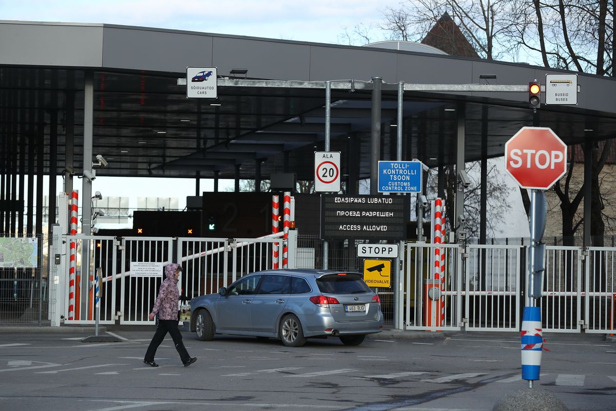 Las sanciones convierten los viajes desde Rusia en un privilegio: vuelos a 2.000 euros o dos días de autobús y tren