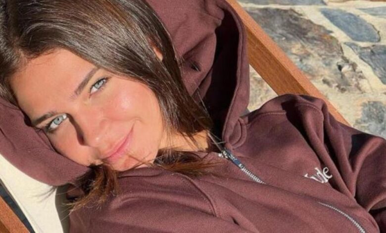 Laura Escanes pasa por la peluquería y muestra su nuevo 'look'