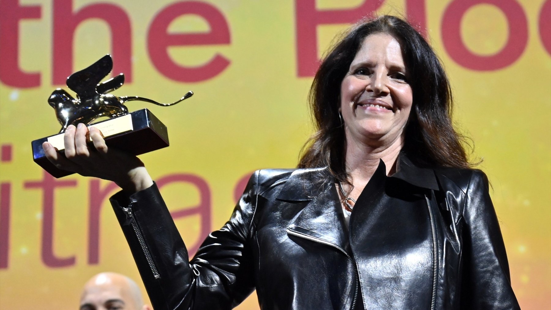 Laura Poitras se lleva el León de Oro en Venecia con un documental sobre la crisis de los opioides