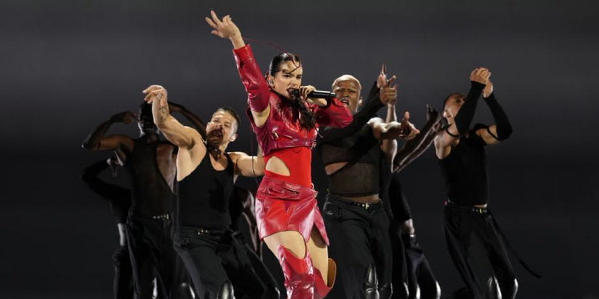 Le piden matrimonio a Rosalía en pleno concierto